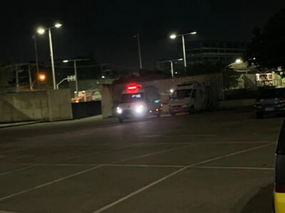 Ambulância no estacionamento do estádio